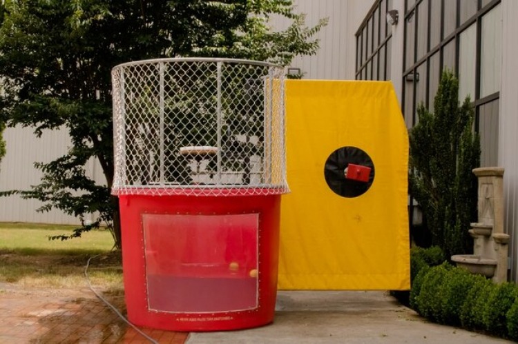 dunk tank
